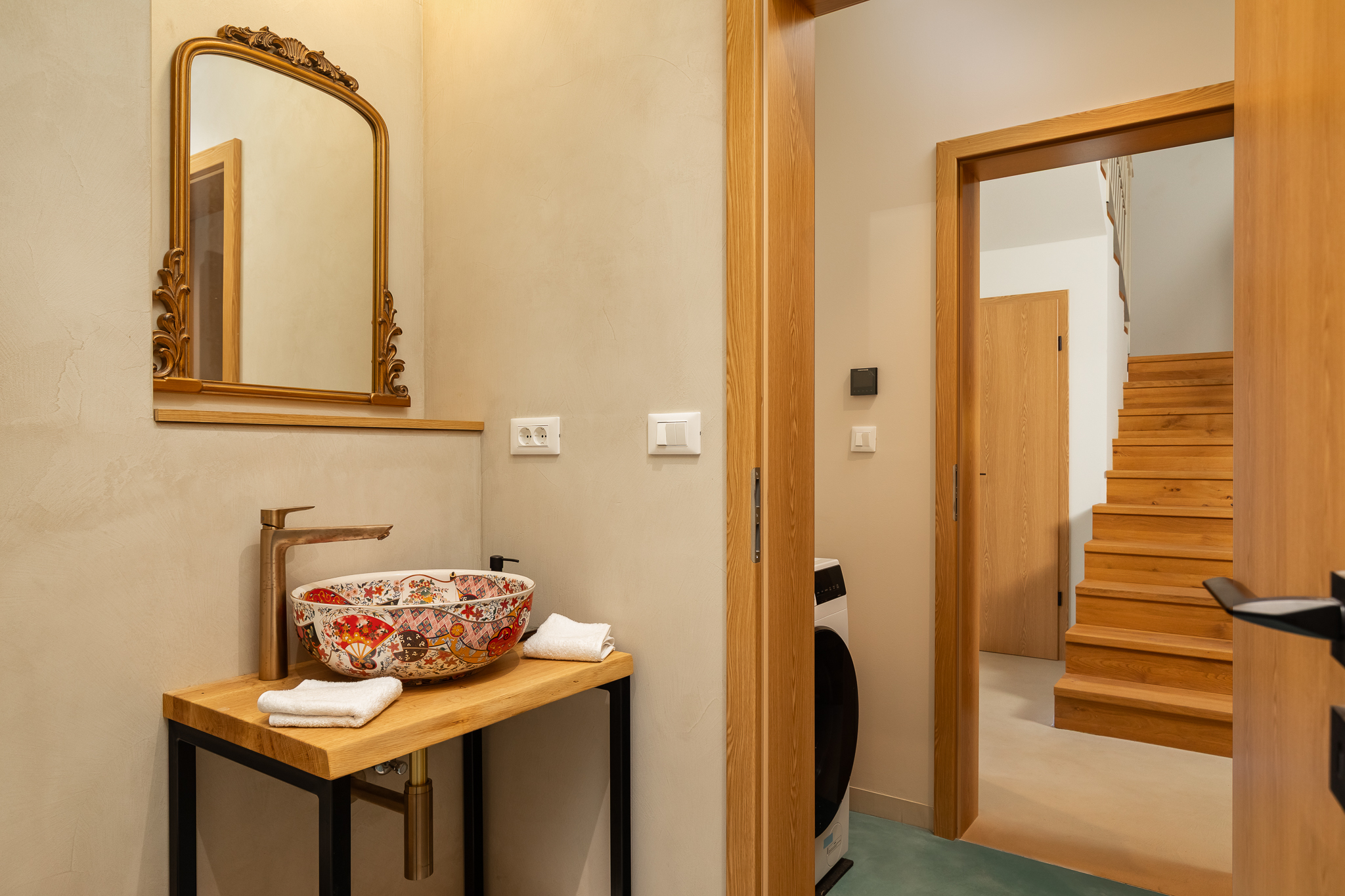 Ground floor WC ceramic basin